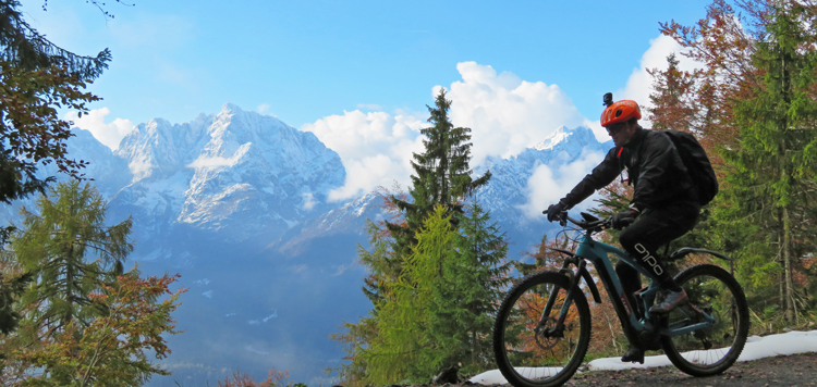 Met de Cube eMTB in de bergen