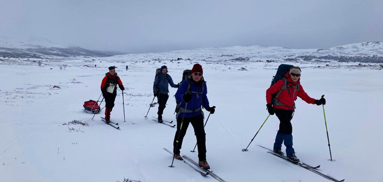 Skiers in de sneeuw