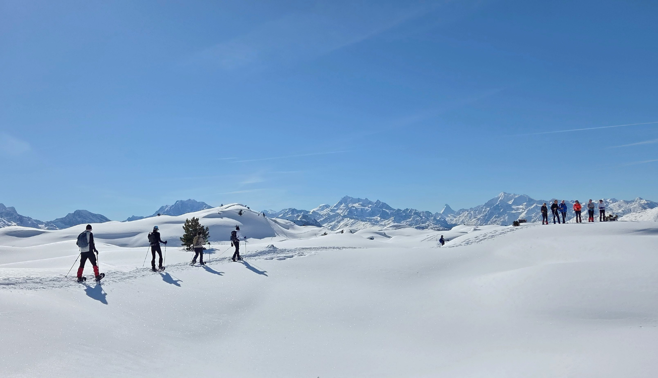 Snowshoe tocht met zicht op de Aletschgletscher en de Matterhorn