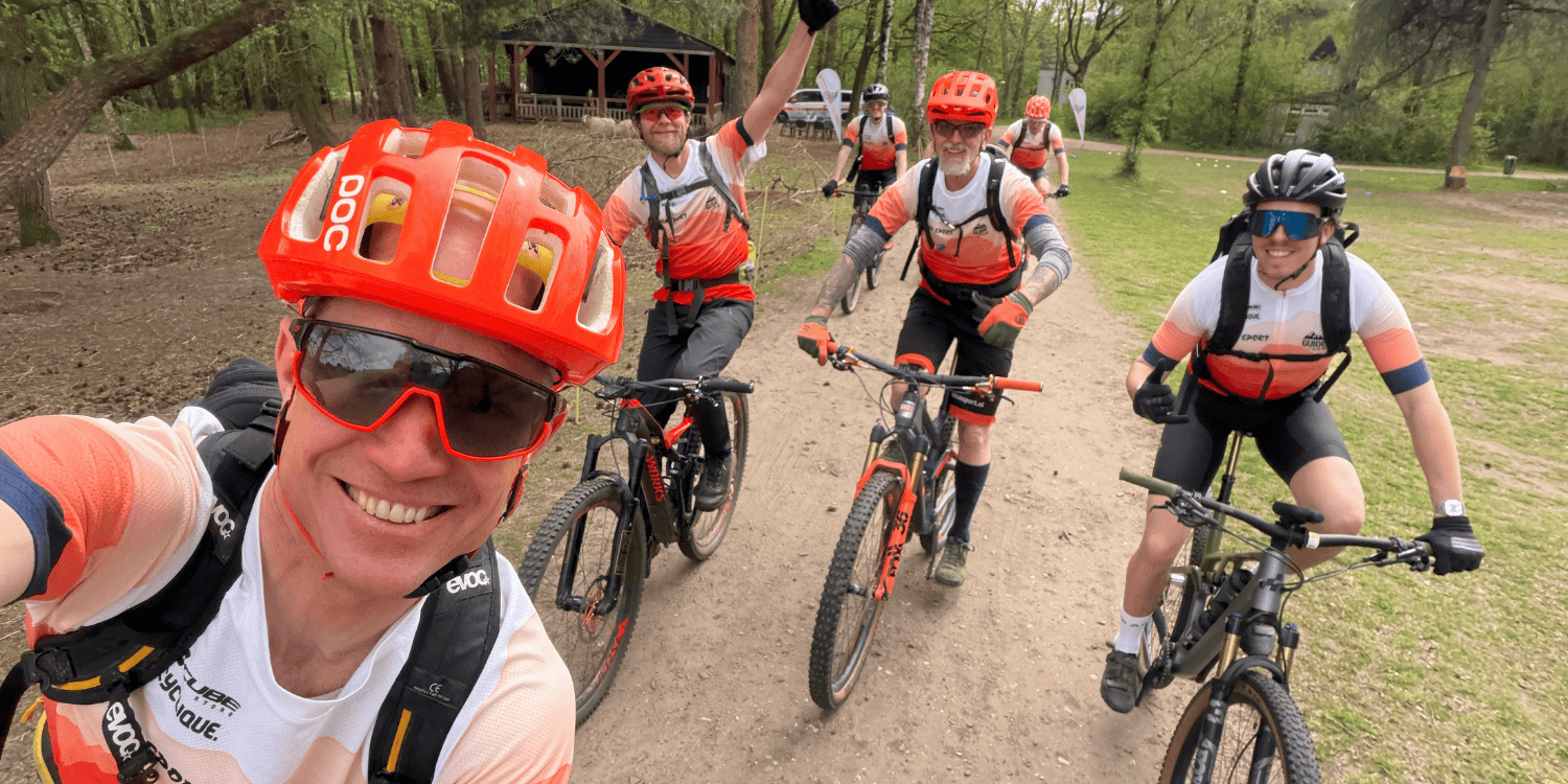 Vier Vasa Gidsen klaar om te gaan mountainbiken