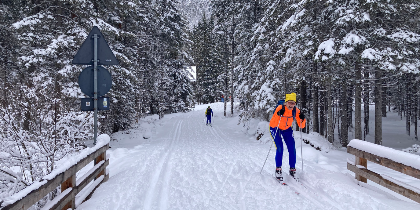 Lachend langlaufen in Toblach