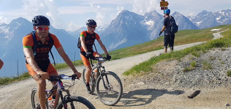 mtb-transalp-tocht-engadin-panorama-afdalen