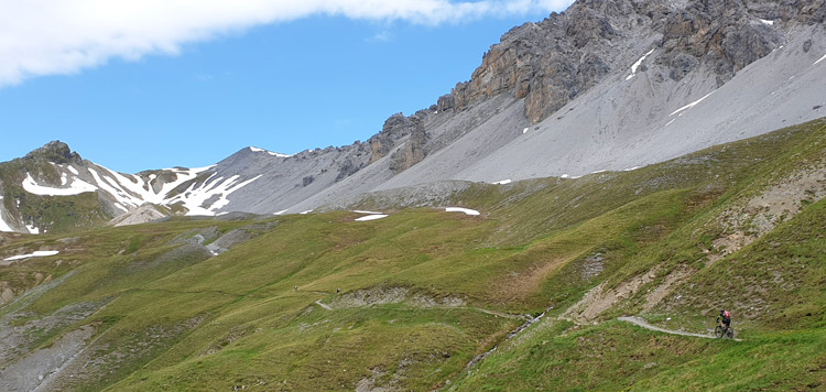 mtb-transalp-tocht-engadin-panorama-afdalen
