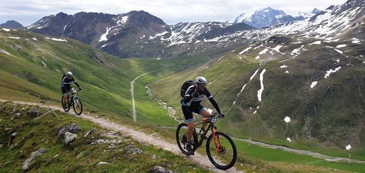 mtb-transalp-tocht-engadin-panorama-afdalen