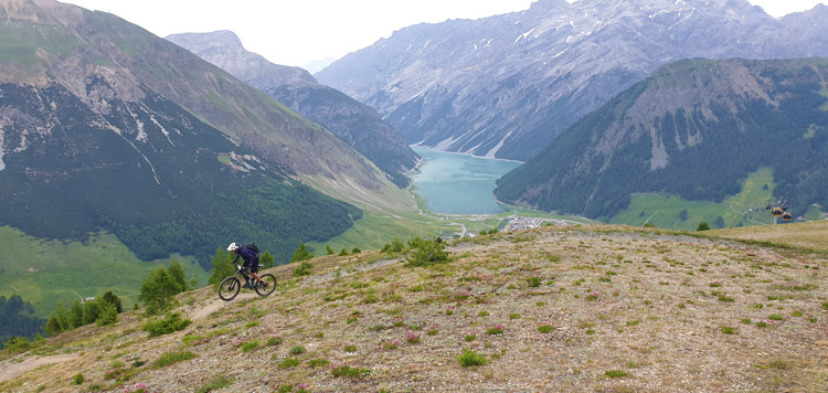 mtb-transalp-tocht-engadin-panorama-afdalen