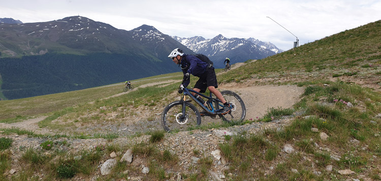 mtb-transalp-tocht-engadin-panorama-afdalen