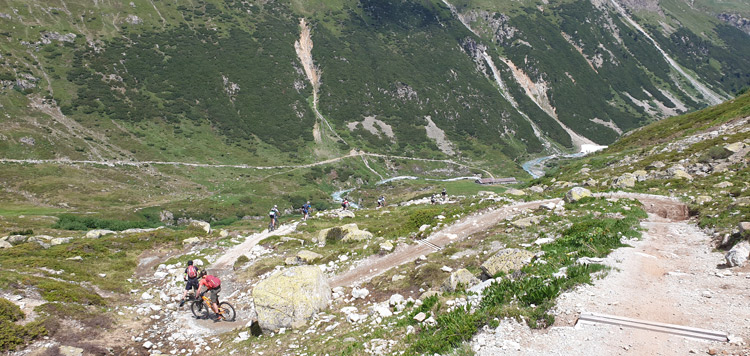 mtb-transalp-tocht-engadin-panorama-afdalen