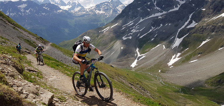 mtb-transalp-tocht-engadin-panorama-afdalen