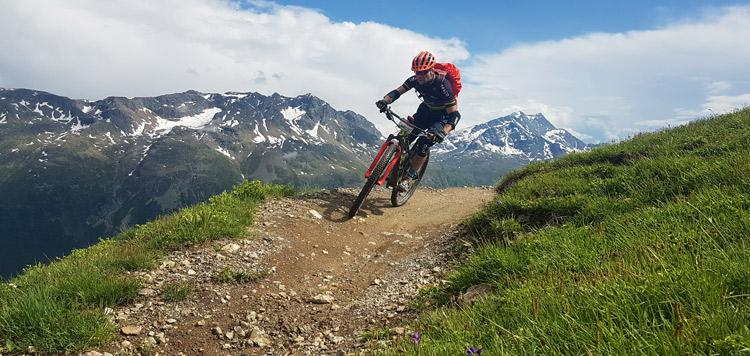 mtb-transalp-tocht-engadin-panorama-afdalen