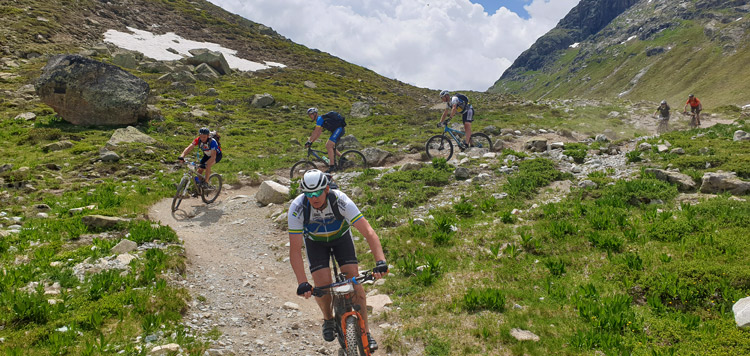 mtb-transalp-tocht-engadin-panorama-afdalen