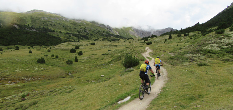 mtb-transalp-tocht-engadin-panorama-ischgl-moritz