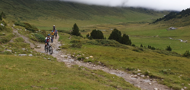 mtb-transalp-tocht-engadin-panorama-ischgl-moritz