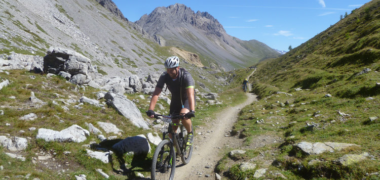 mtb-transalp-tocht-engadin-panorama-ischgl-moritz