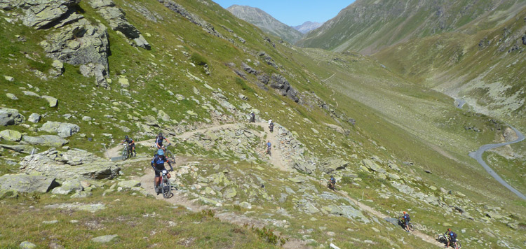 mtb-transalp-tocht-engadin-panorama-ischgl-moritz