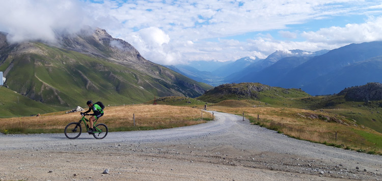 mtb-transalp-tocht-engadin-panorama-ischgl-moritz