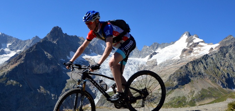 Op de mountainbike rondom de 'witte berg' tijdens de Tour du Mont Blanc sept | Sport