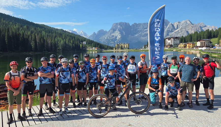 Groepsfoto voor het Misurina meer 
