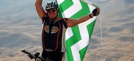Leo aan de top met de Westland-vlag