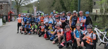 Groepsfoto mtb Ardennen Trekking