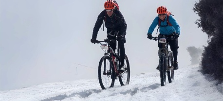 fietsen in de sneeuw
