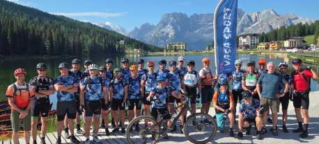 Groepsfoto voor het Misurina meer 