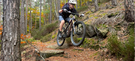 Een MTBér op de Pfalzerwald trails