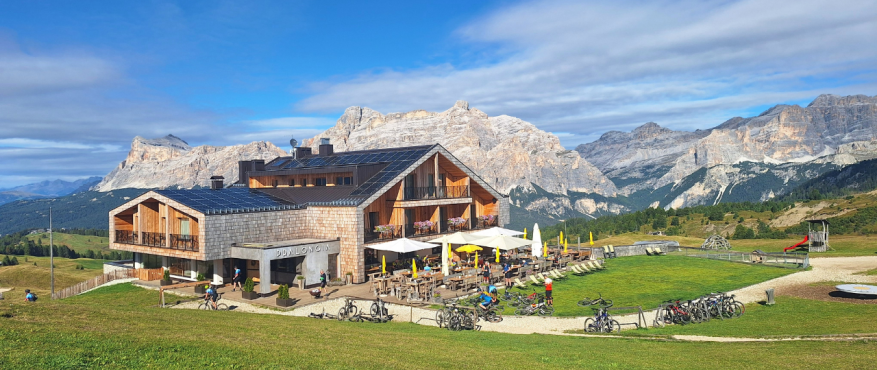 De Pralongia hut in de Dolomieten